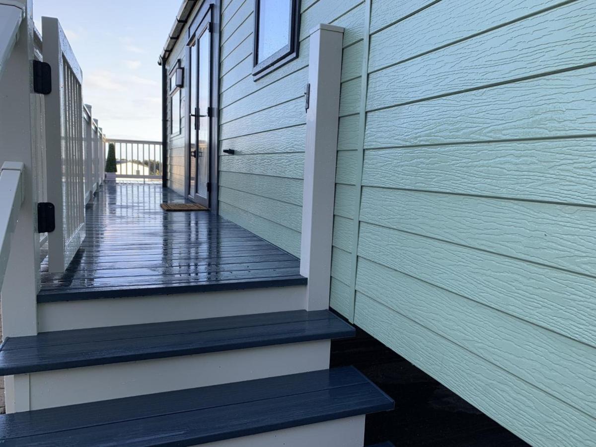 Lola Lodge - Luxury Hot Tub Retreat Newton on the Moor Exterior foto